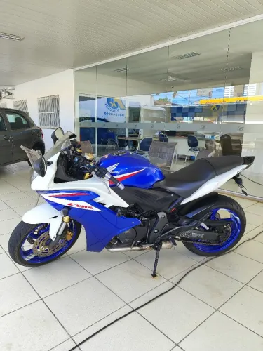 Honda CBR 600F com apenas 55 mil km 