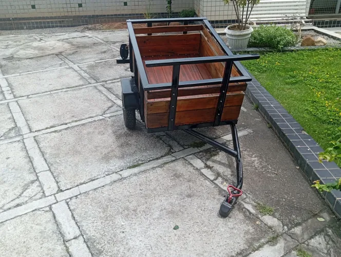 VENDO CARRETINHA NOVA PARA MOTO