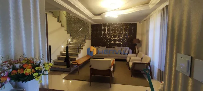 Sobrado com 4 suítes à venda, 334 m² por R$ 1.690.000 - Jardim Santa Helena - Maringá/PR