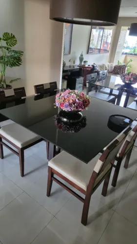 Mesa quadrada tampo de vidro