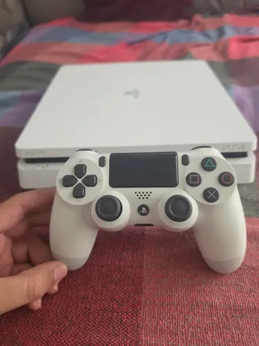 Playstation 4 White