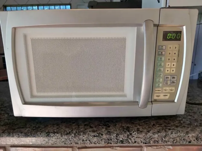 Microondas Eletrolux 31 litros tudo funcionando