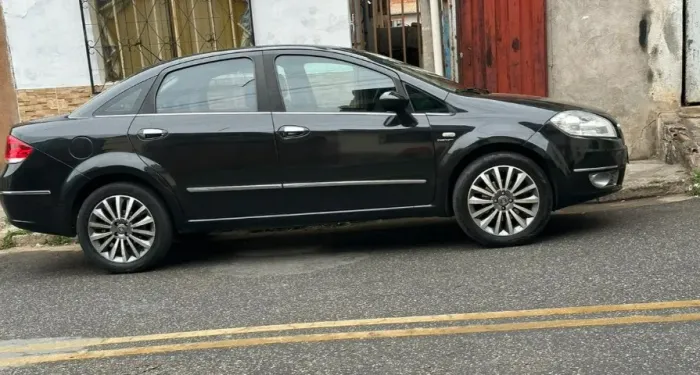 Fiat Linea Absolute 1.9/1.8 Flex Dualogic 4P 2012