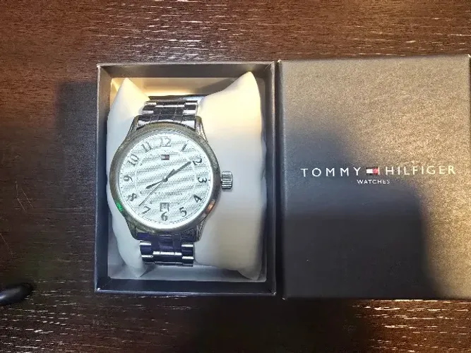 Relógio Tommy Hilfiger Masculino Analógico Prateado com Caixa ? Usado