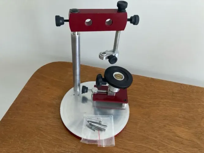 DELINEADOR ODONTOLÓGICO PARA PRÓTESES REMOVÍVEIS