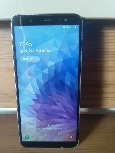 Samsung Galaxy J8 64GB - Tela Super AMOLED (Perfeito estado / Ótimo custo-benefício)