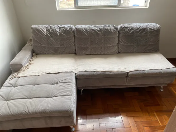 Sofá chaise fixa com 3 lugares