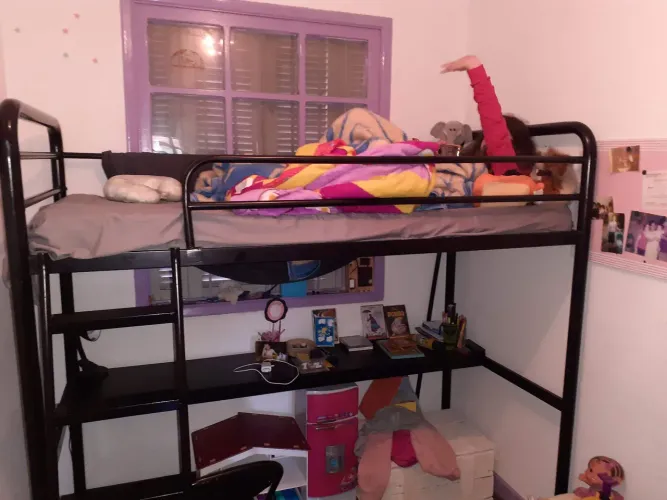 Cama escritório Tok Stock em ótimo estado. 