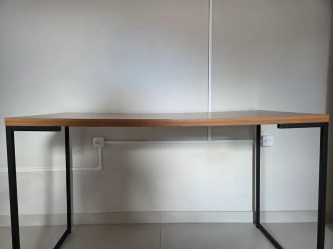 Escrivaninha 130x60 usada