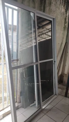 Porta vidro e alumínio   1/50 por 2/10