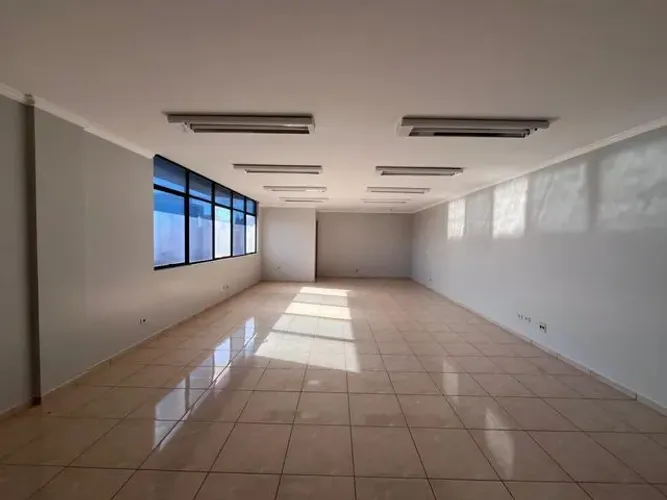 Kitnet/ Studio com 1 Quarto(s) e 1 banheiro(s) para Alugar, 80 m² por R$ 2500 / Mês