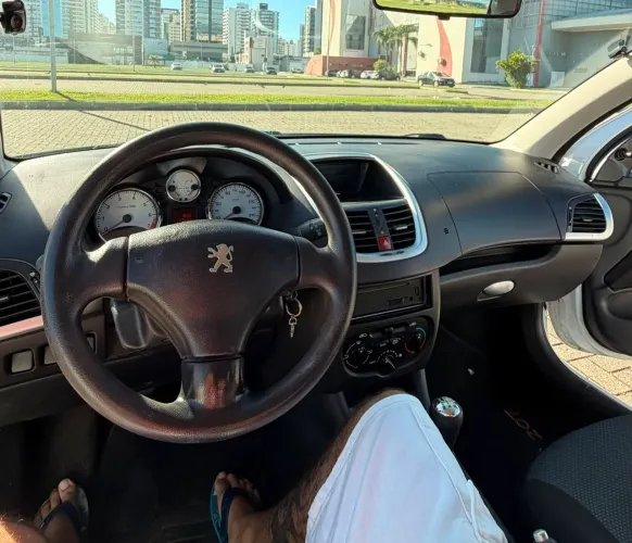 Peugeot 207 XR 1.4 Flex 8V 5P 2012