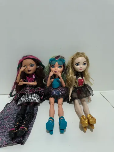 Duas Ever After High Beach- tem acessórios!!
