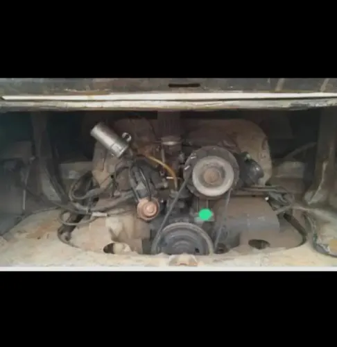 Motor de kombi 1600 ar e câmbio  ano 85