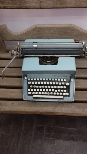 Máquina de escrever antiga Remington 