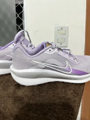 Tênis Nike modelo Downshifter
