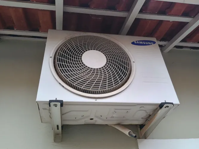SAMSUNG 12000 BTUS QUENTE E FRIO