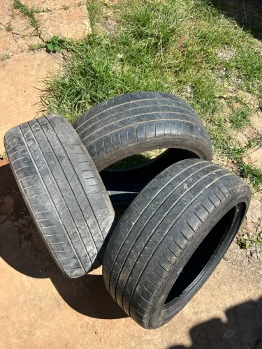 Vendo 3 pneus Bridgestone 205/55 R17