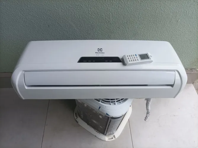 Vendo ar condicionado 9 mil btu convencional instalado 