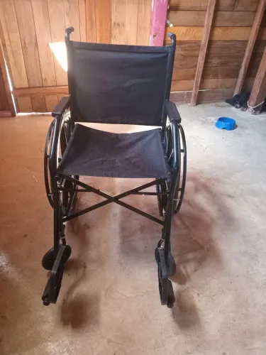 Vendo cadeira de rodas da marca jaguaribe semi nova.