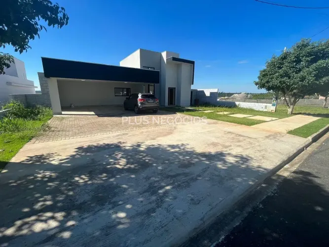Casa à venda no Condomínio Village Ipanema II em Araçoiaba da Serra, SP: charme e conforto
