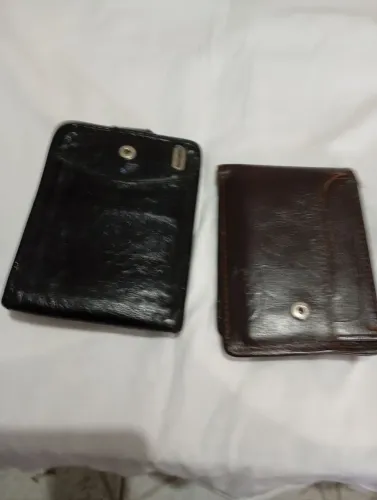 Duas carteiras em couro da bagagio 
