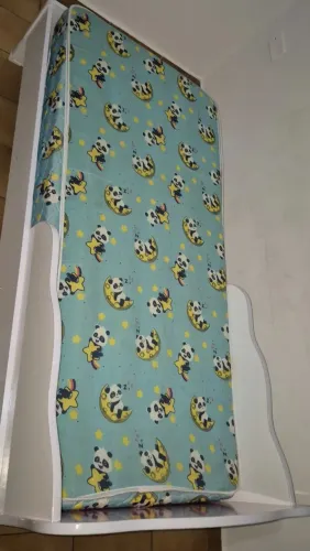 Cama infantil com um mês de uso