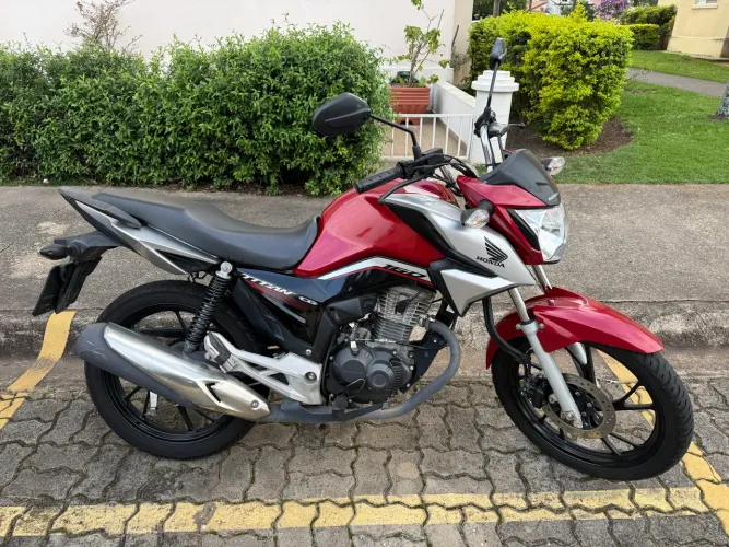 Vendendo CG Titan 2024