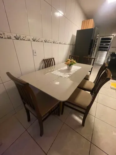 Mesa de Jantar com 6 Cadeiras - Excelente Estado