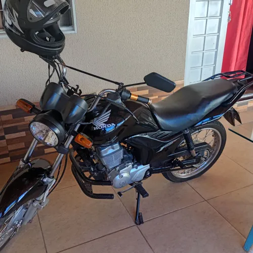 vende moto ta zera motor novo 2 peneu Levorin novo carenagem original Mota toda reformada