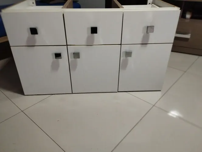 Gabinete praticamente novo