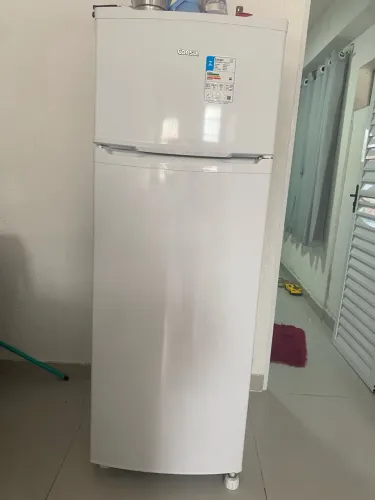 Geladeira 332L menos de 30 dias de uso!