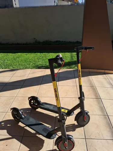 2 Patinetes pouquíssimo usados.