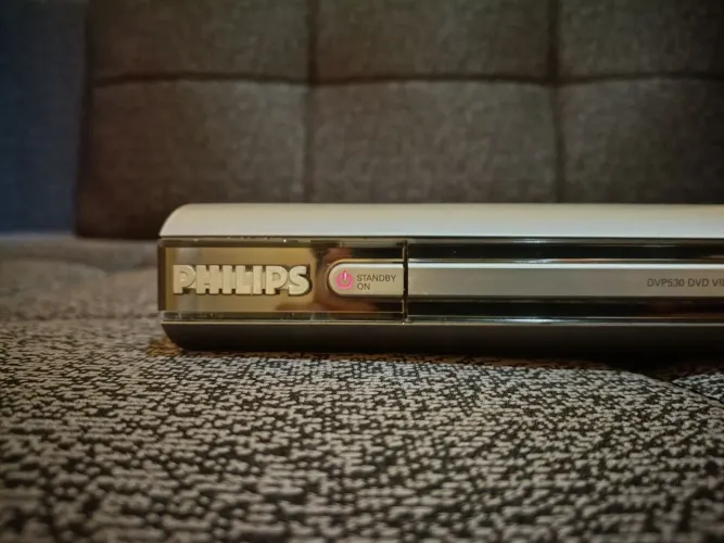 Dvd player Philips tá acendendo a luzinha para consertar ou retirar peça