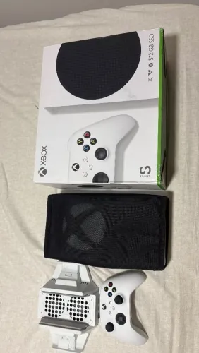 Xbox Séries S - Seminovo + acessórios 