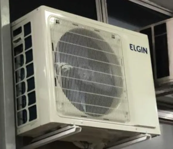 Ar condicionado 24.000 Btu com defeito