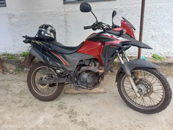 Vendo Excelente Moto Marca XRE 190 motivo de mudança.