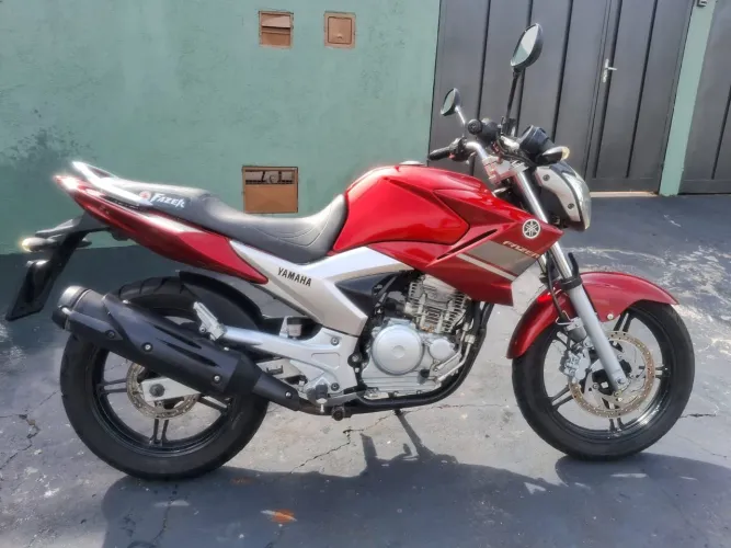 Vende-se moto Fazer ano 2013 modelo 2014