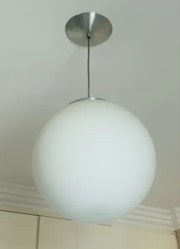 LUSTRE ESFERA EM LOUÇA 