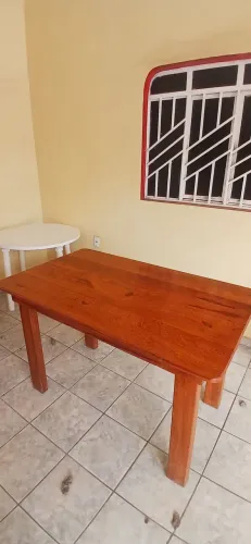 Vendo mesa de madeira 