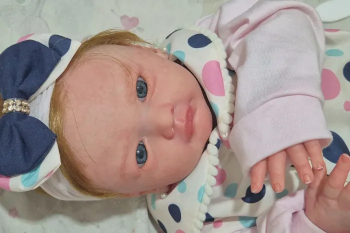 Bebê reborn realista menina