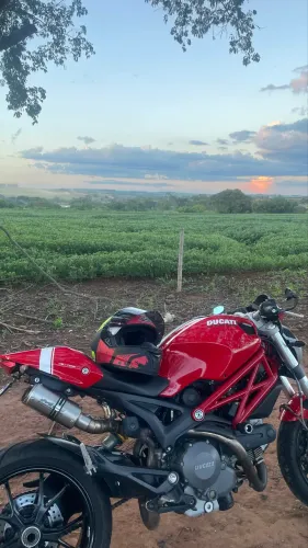 Monster 796 muito bem cuidada