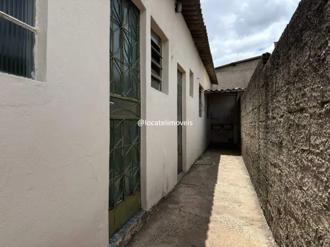 * Casa para locação, 02 Quartos, no bairro Araguaia.*
