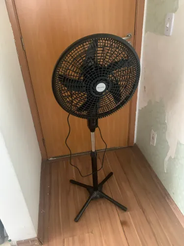 Ventilador de Coluna Hepta World Preto - 127V / Baixo Consumo de Energia