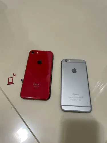 iPhone 8 e iPhone 6 para retirada de peças.