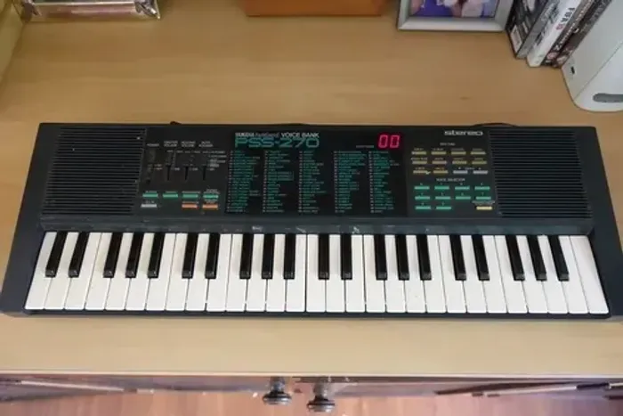 Mini Teclado Yamaha PSS 270