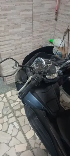 Moto com km original, pneus em excelente estado 