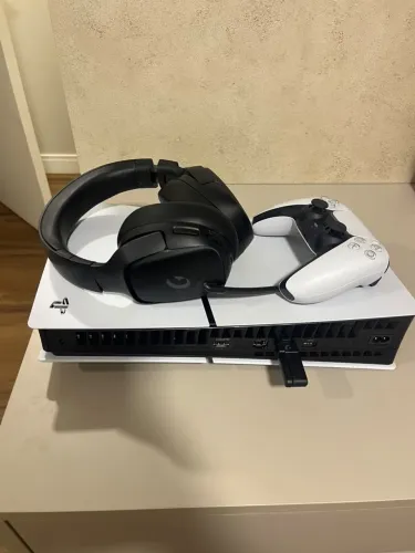 PlayStation 5 (PS5)