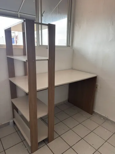VENDE-SE ESCRIVANINHA SEMI-NOVA