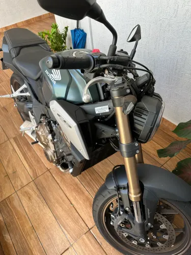 CB 650 R impecável!! Original!